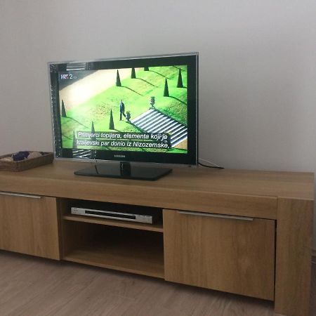 Apartment Cesarica Luaran gambar