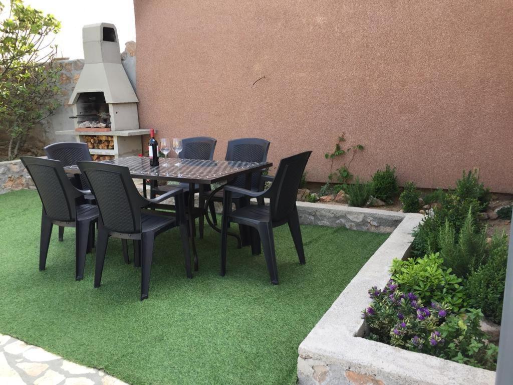Apartment Cesarica Luaran gambar