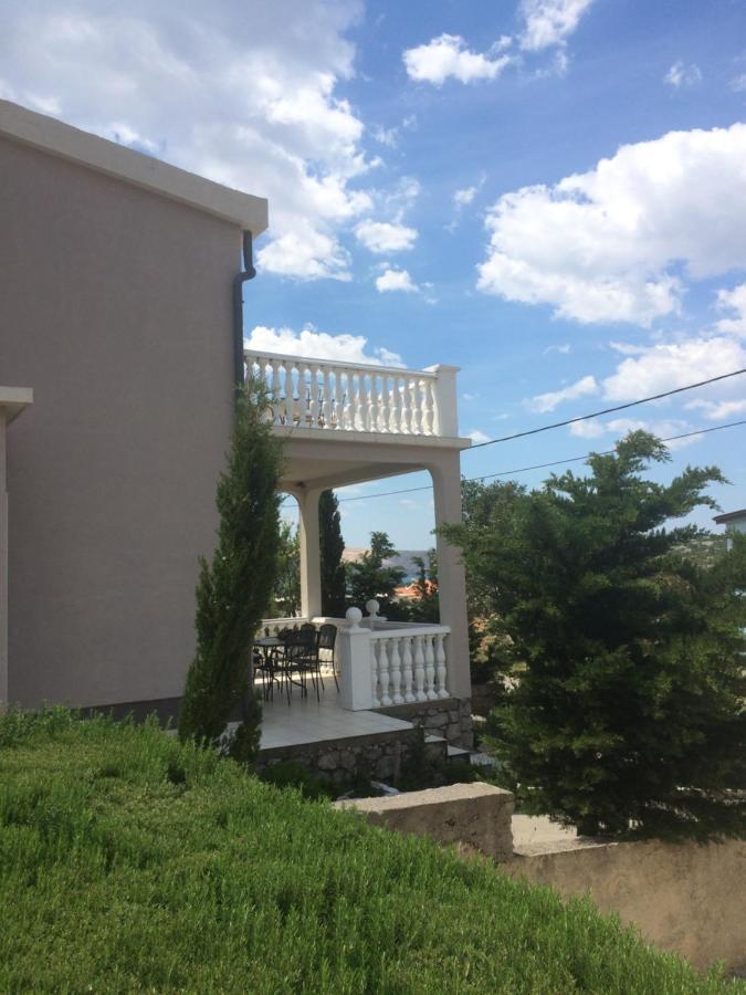Apartment Cesarica Luaran gambar