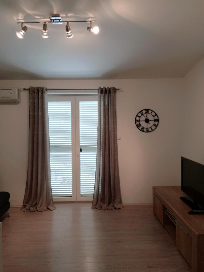 Apartment Cesarica Luaran gambar
