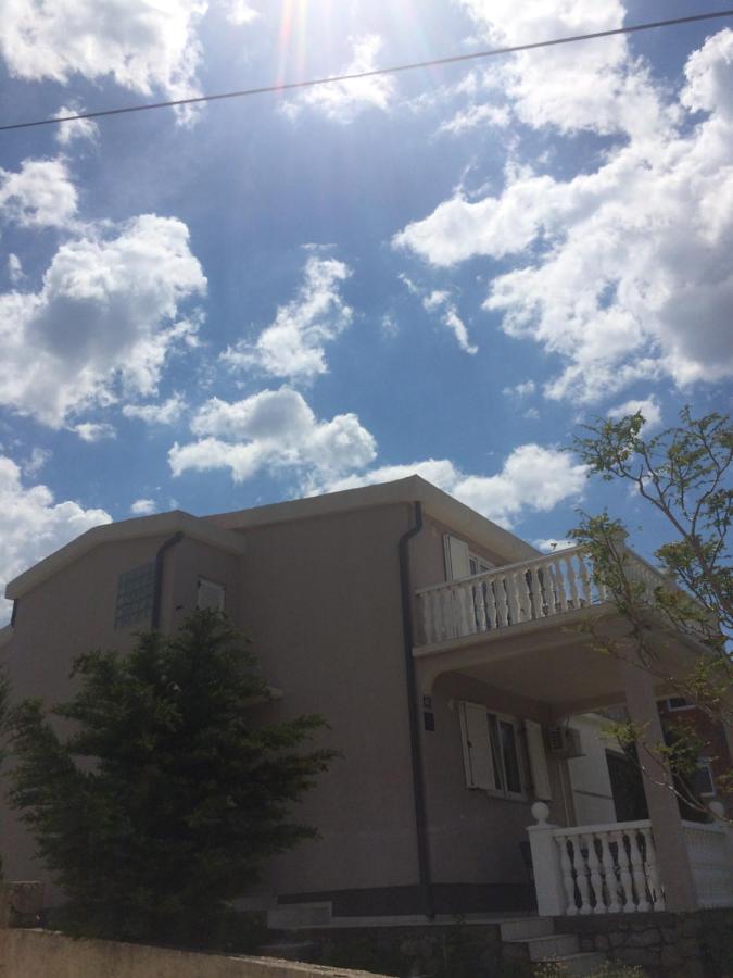 Apartment Cesarica Luaran gambar