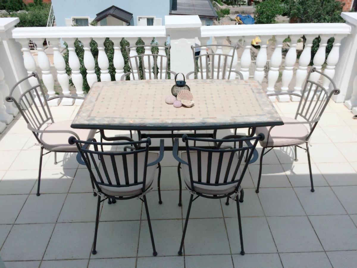 Apartment Cesarica Luaran gambar
